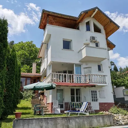 別荘 Spacious Mountain House Near Plovdiv, Forest Views Boykovo