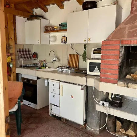 別荘 Spacious Mountain House Near Plovdiv, Forest Views