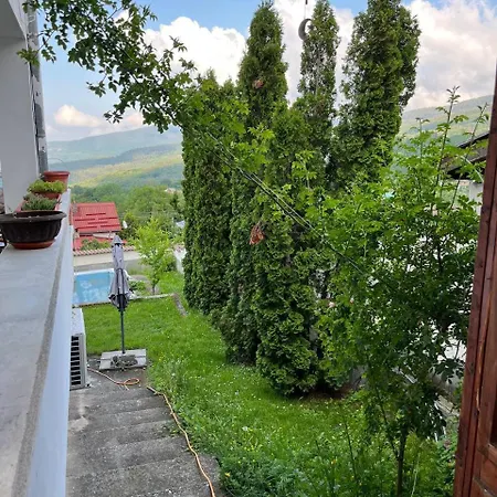 Spacious Mountain House Near Plovdiv, Forest Views 別荘